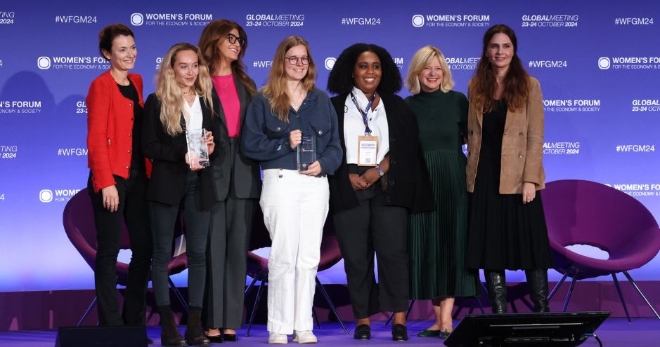 the women's forum team and its three prizewinners on the podium after the awards ceremony 