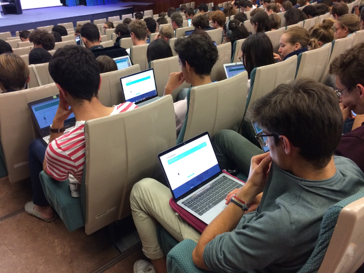 Tous les étudiants L3 réunis à dans l’Amphi Blondeau pour passer le Sulitest