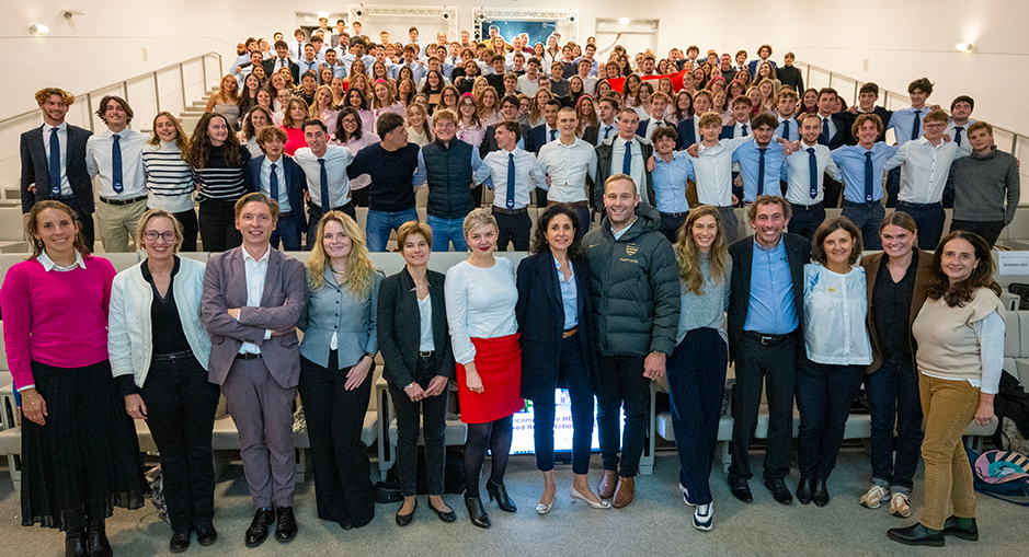 Les 150 étudiants participants à cette édition 204 de la "HEC-Natixis Mixed Rugby Nations Cup" et Barbara Aeschbacher; Kristine De Valck; Bastien Bonnefoux; Victoire Gonot; Laëtitia Fournier; Laure Vitte; Béatrice Lorin-Guerin; Antonie Claassen; Lina Guérin; Xavier Boute; Cristel Guillain; Typhaine Lalaizon; Nathalie Lesueur