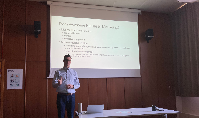 Professor Craig L. Anderson presents his current project on the use of awe in marketing, in front an audience at HEC Paris.