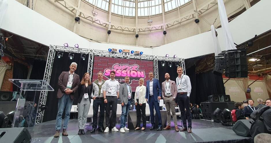 HEC CDL Paris team with CDL Founder Ajay Agrawal. Left to right: Daniel Brown, Anne Vansteelent (CDL Global), Jean-Rémi Gratadour, Maxime Borrel, Olivier Perquel, Inge Kerkloh Dervif, Ajay Agrawal, Aymeric Perven and Sebastian Becker © CDL Toronto